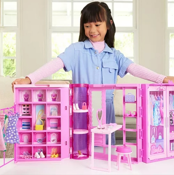 🧸🆕Barbie Dream Closet Toy Playset & Storage with 25+ Pieces, Plus cute Puppy